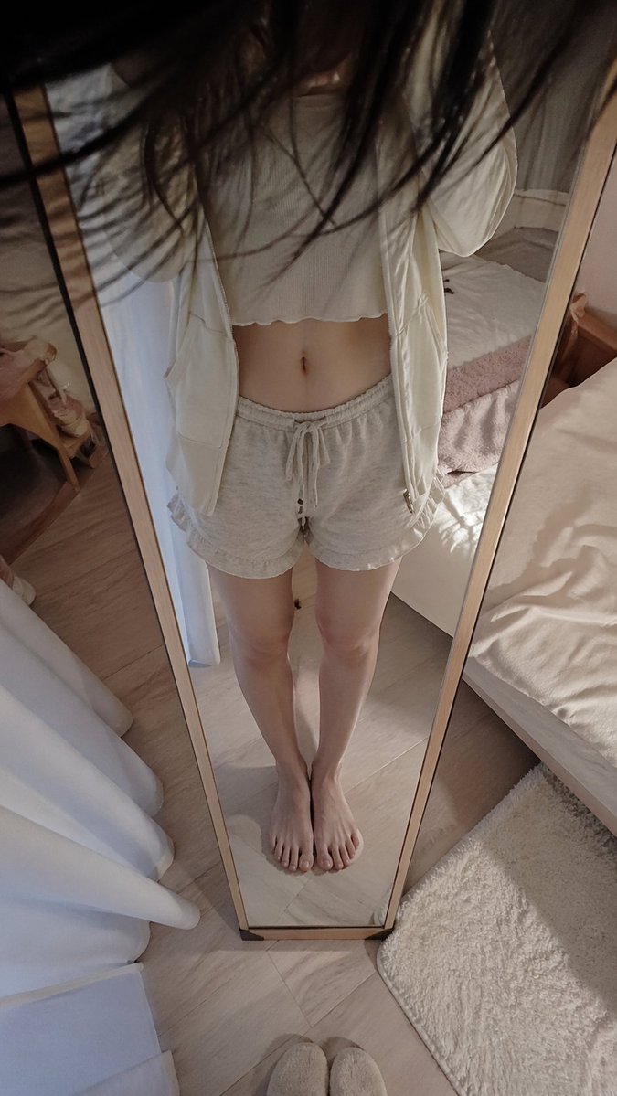 第一人称镜面卧室照片