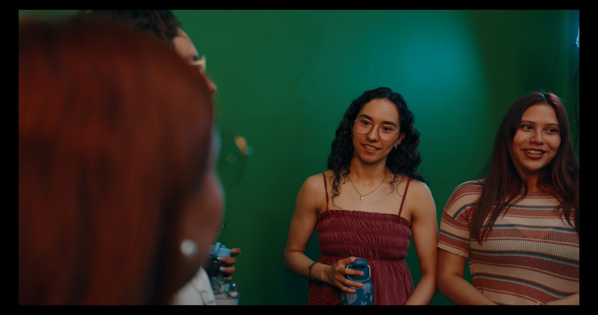 绿幕前的电影感合影