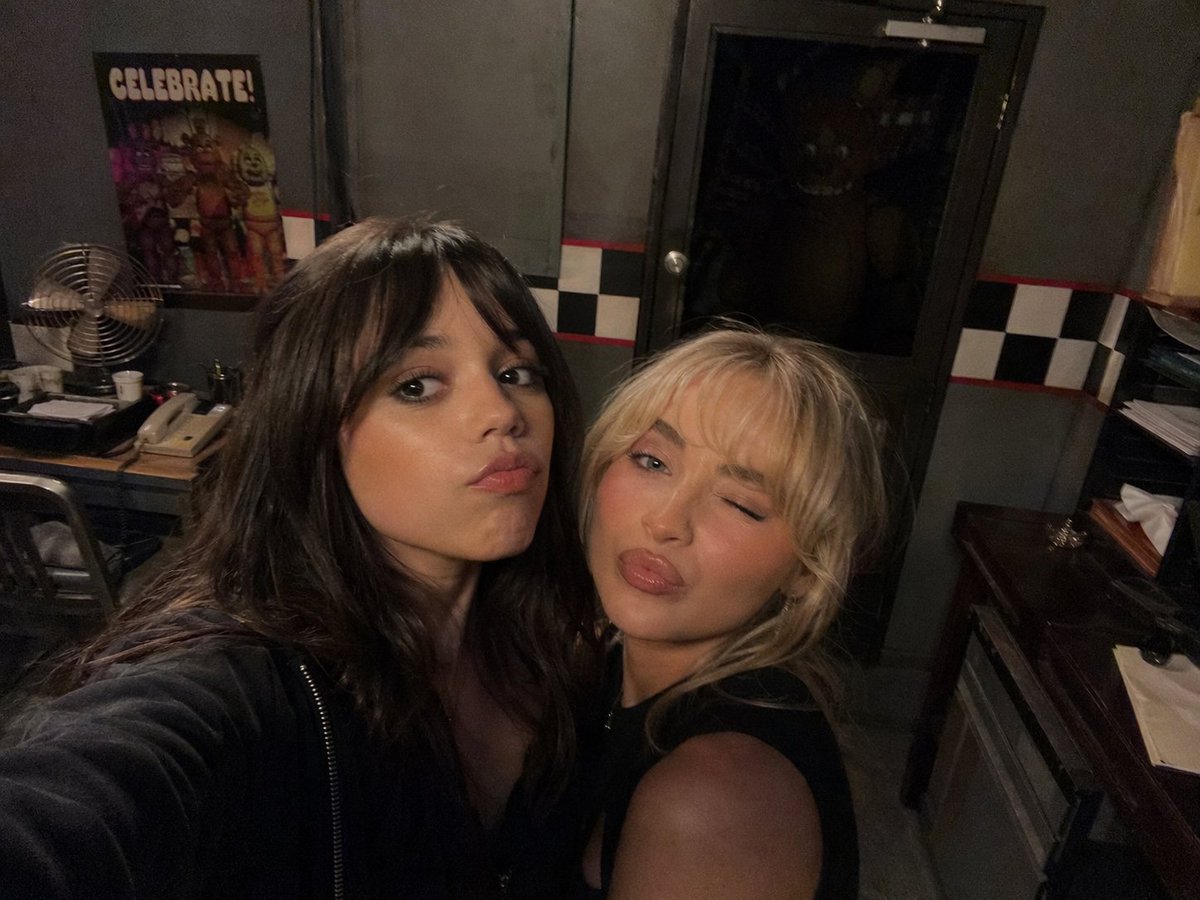 Found-Footage 办公室恐怖快照