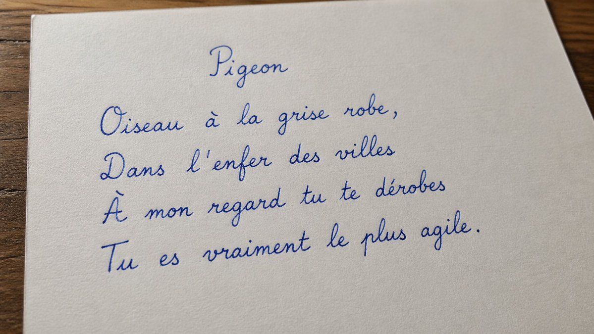 纸上的手写法语诗歌